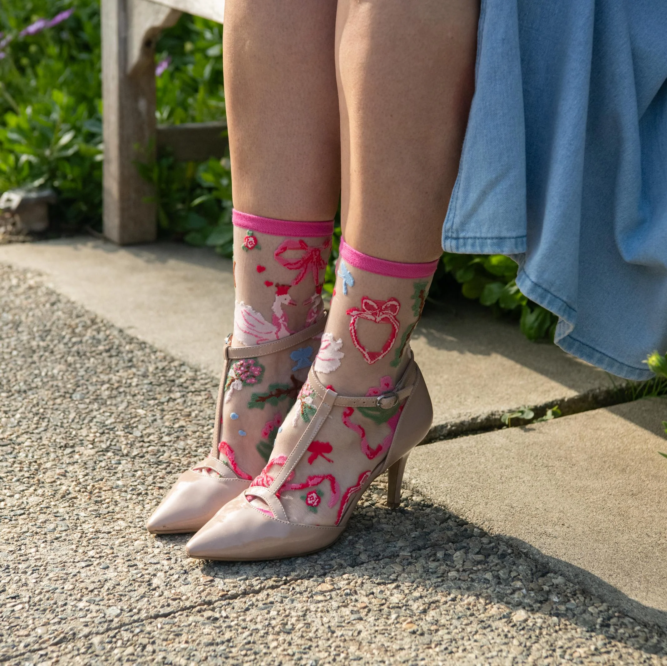 SWANS AND FLOWERS SHEER SOCKS - Image 3
