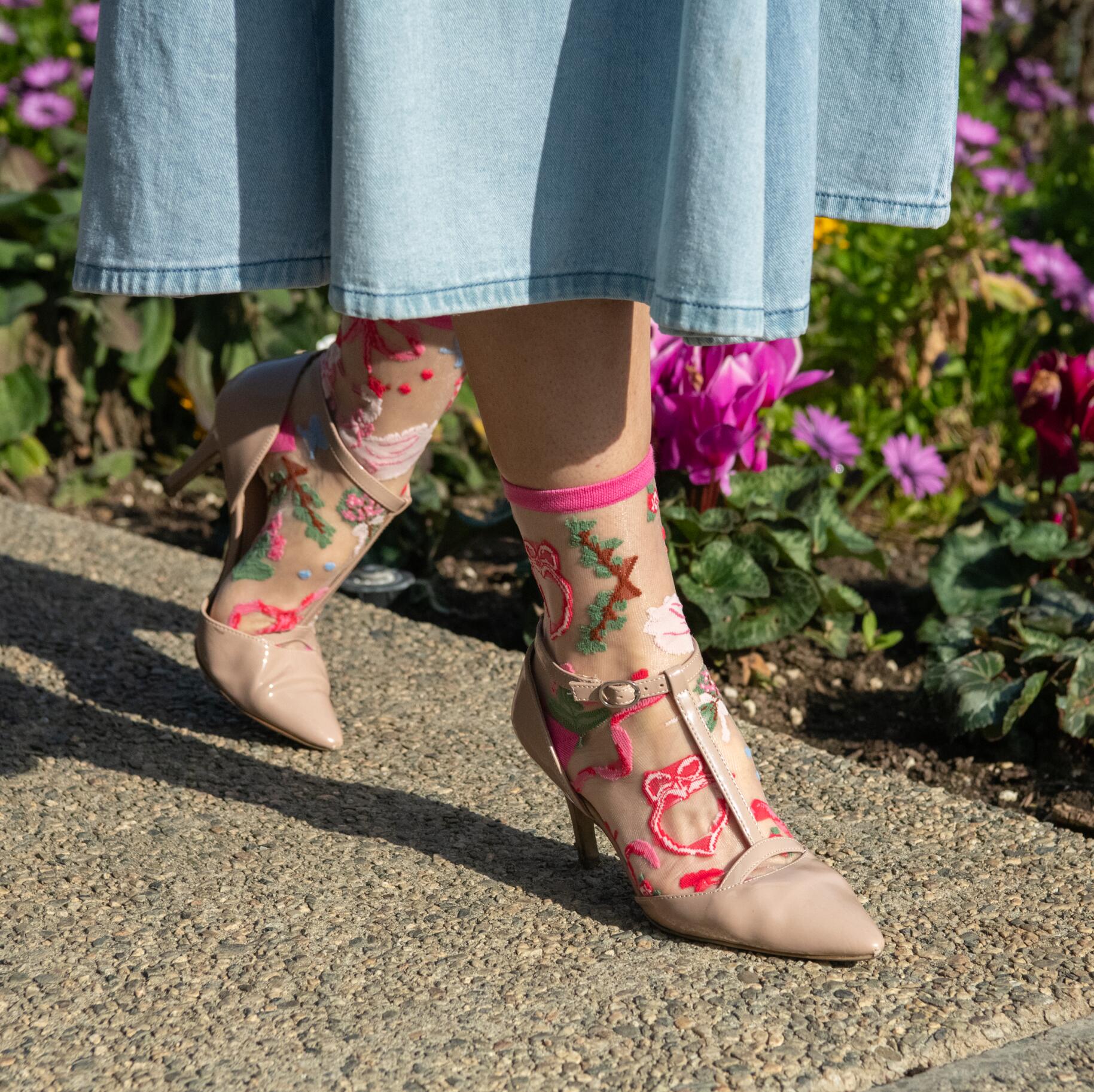 SWANS AND FLOWERS SHEER SOCKS - Image 4