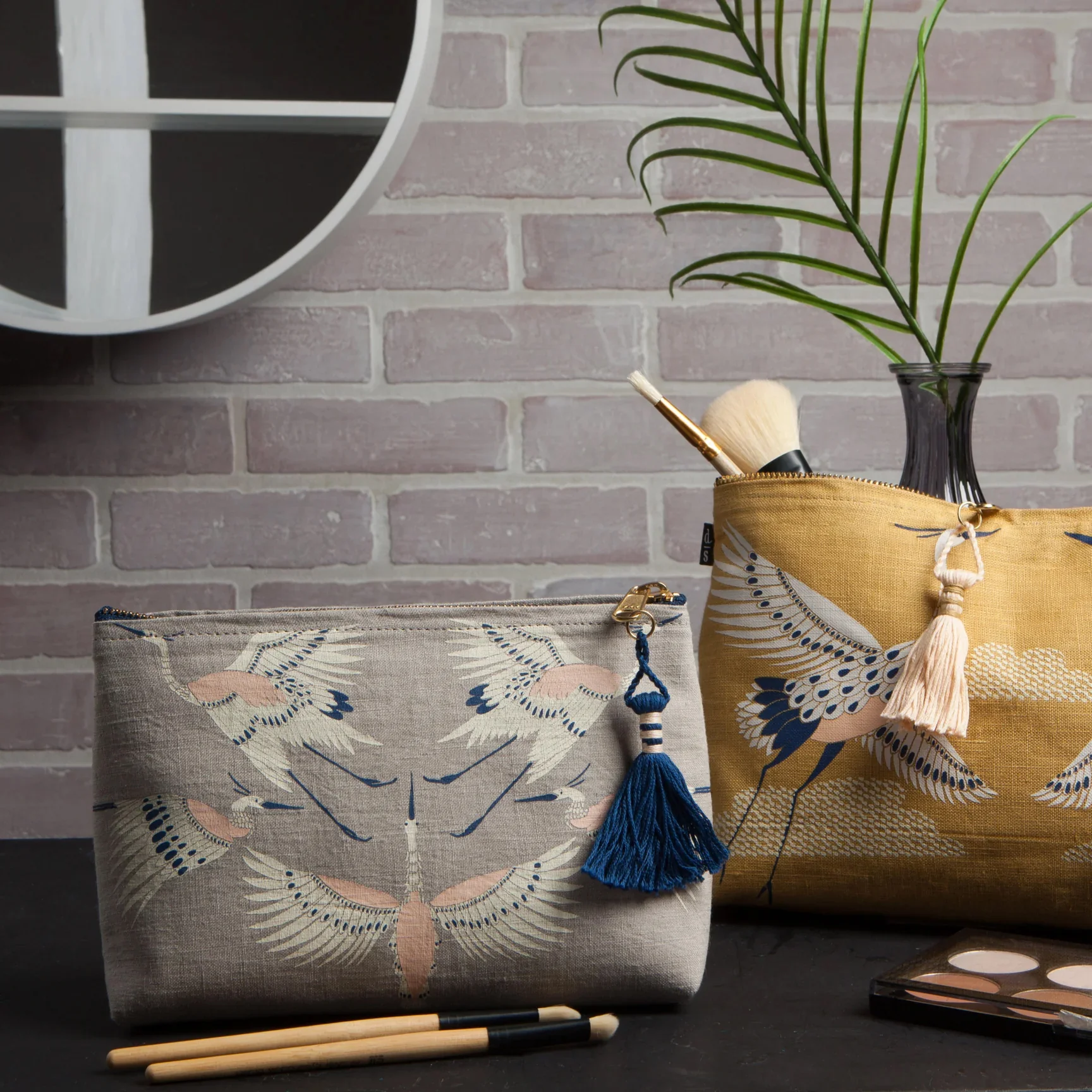 FLIGHT OF FANCY MEDIUM LINEN PURSE - GREY - Image 4